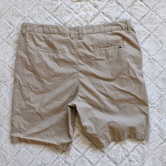 Travis Mathew Khaki Shorts Men’s 40 Chino Casual 10” - Picture 2 of 3